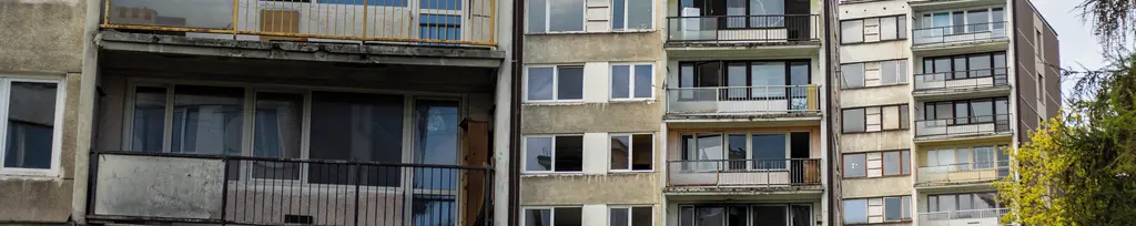 Ilustrační foto - chudoba vybydlený panelák sídliště Janov Romové