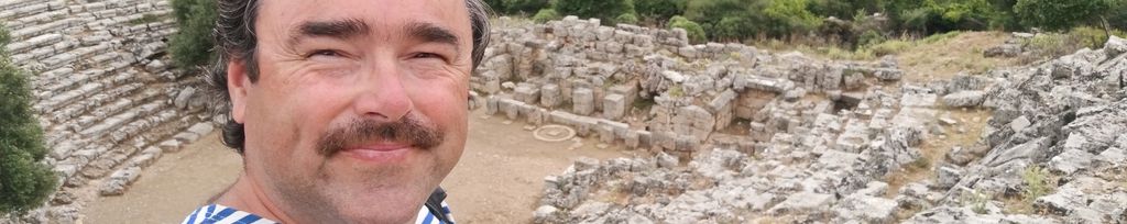 Lukáš Lhoťan na archeologickém nalezišti v Turecku.