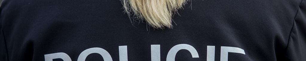 Ilustrační foto - Policie ČR státní policejní zásah místo činu vyšetřování krimi policista policistka policisté uniforma střelba