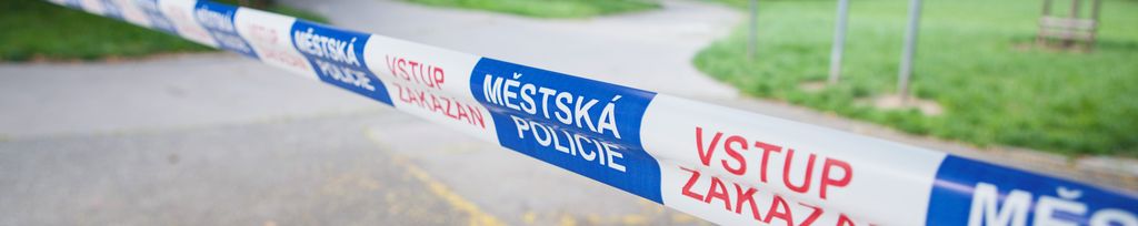 Ilustrační foto - městská policie policejní páska místo činu vstup zakázán zákaz vstupu krimi