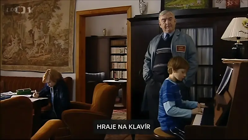Především by se měl poučit sám titulkář, jak se který hudební nástroj jmenuje