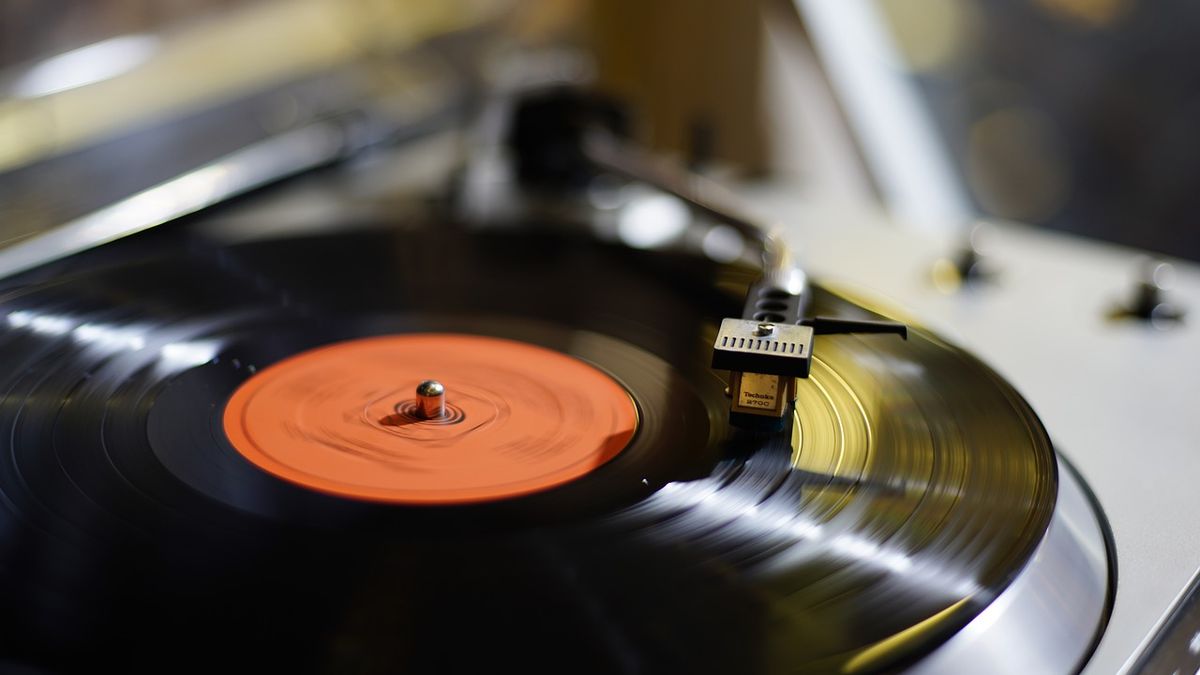 チェコ共和国はレコード大国です。レコードはパンク、メタル、DJのおかげで衰退期を乗り切りました