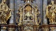Pražské Jezulátko - zázračná soška, která má svůj vlastní šatník