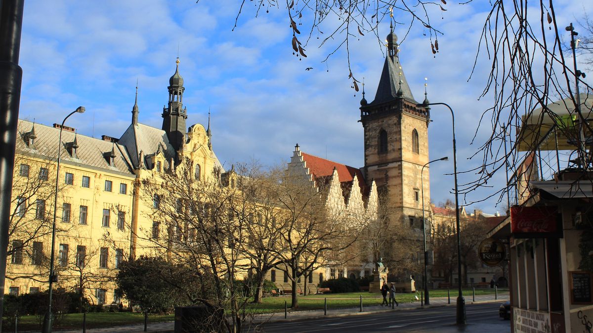 Praha mívala orloje dva: Ten druhý shlížel na Karlovo náměstí na Novém ...