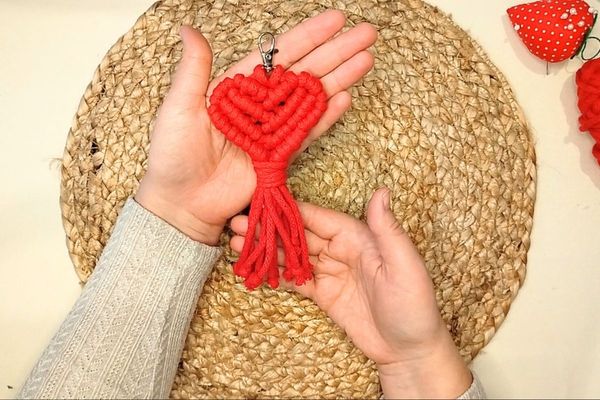 Macramé klíčenka