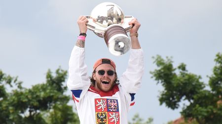 Žil v chudobě, přišel o tátu i syna: Krutý osud Davida Pastrňáka, hokejisty, kterého Češi milují