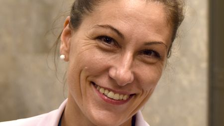 Proč ministryně Eva Decroix používala magisterský titul