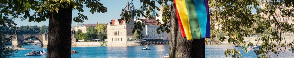 Praha s duhovou vlajkou