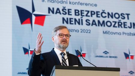 Jaká je šance, že bude Fiala vládnout další čtyři roky? Není malá