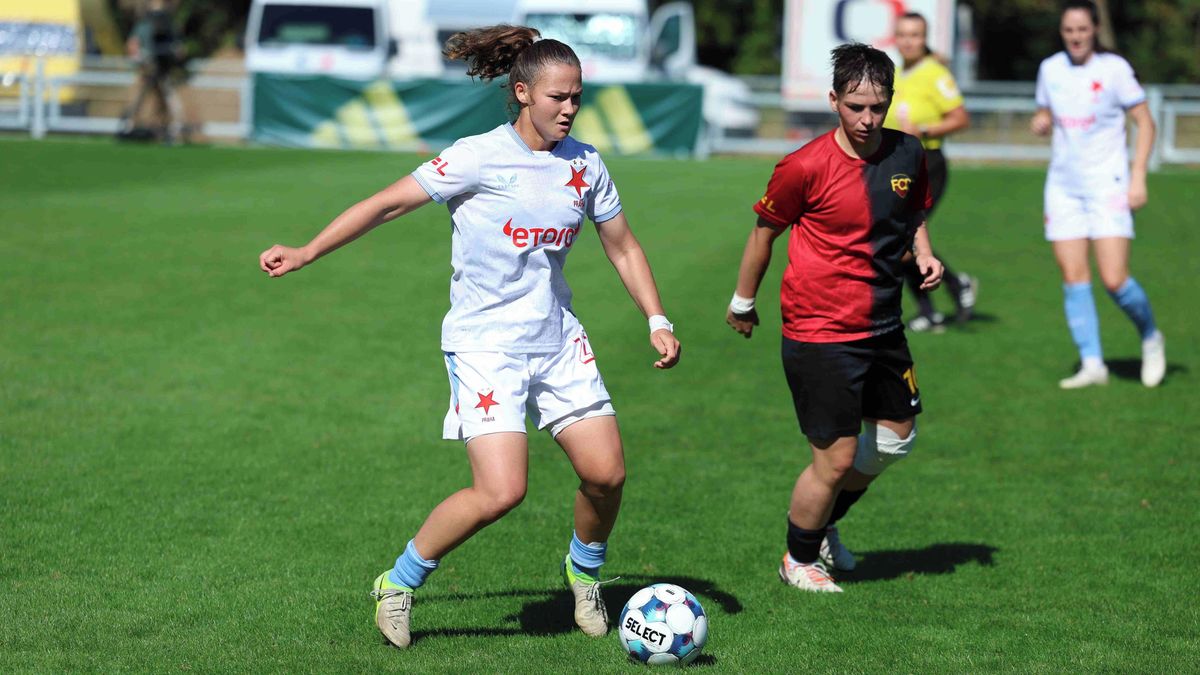 Bulvár ŽF: Slavia zbrojí, MS klubů světa a nechutný trenér balil kufry ...