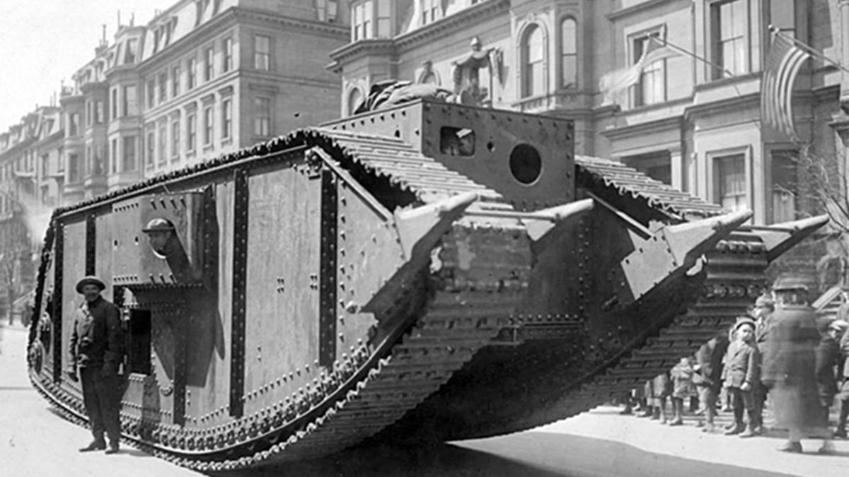 Geniální, ale … Parní tank chrlící plameny - Médium.cz
