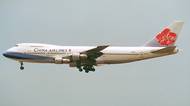Boeing 747 China Airlines s 225 lidmi na palubě se v deseti kilometrech nad zemí zčistajasna rozpadl