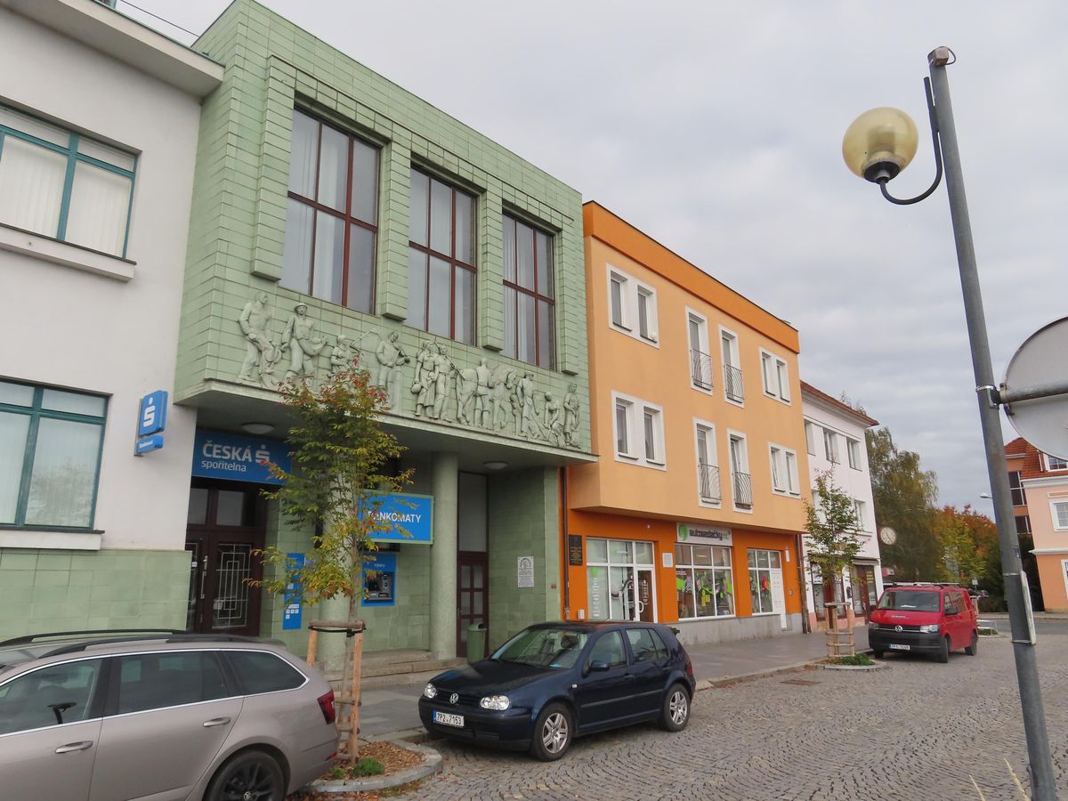 Dva „přeštíci“ a tři slavní rodáci v okolí jednoho kostela v Přešticích ...