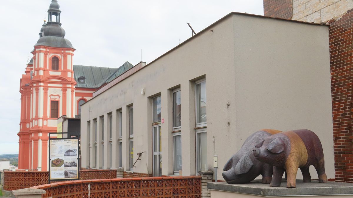 Dva „přeštíci“ a tři slavní rodáci v okolí jednoho kostela v Přešticích ...